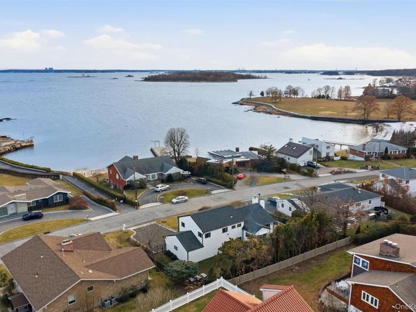 76 Kensington Oval, New Rochelle NY 10805