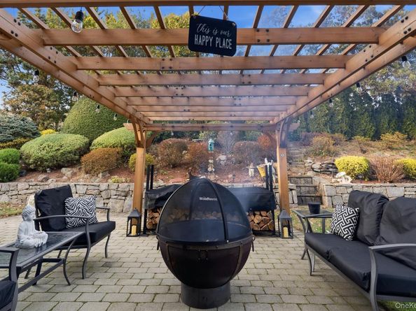 76 Kensington Oval, New Rochelle NY 10805