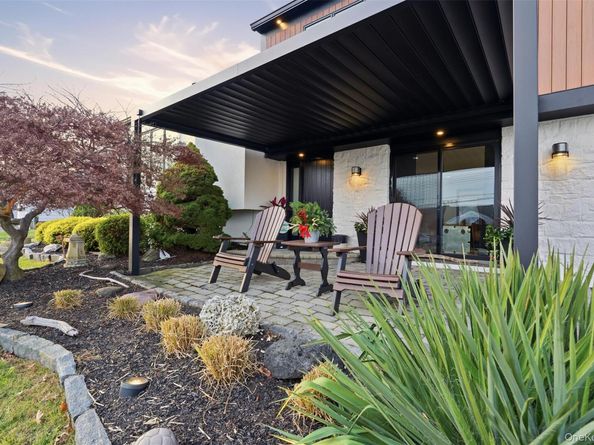 76 Kensington Oval, New Rochelle NY 10805