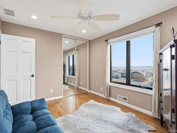 76 Kensington Oval, New Rochelle NY 10805