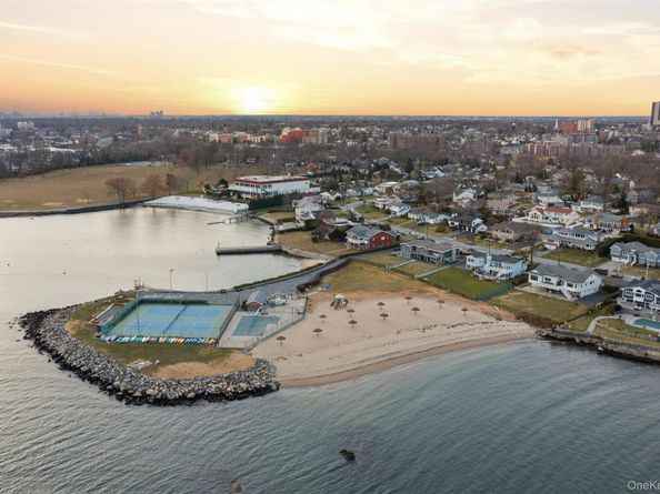 76 Kensington Oval, New Rochelle NY 10805