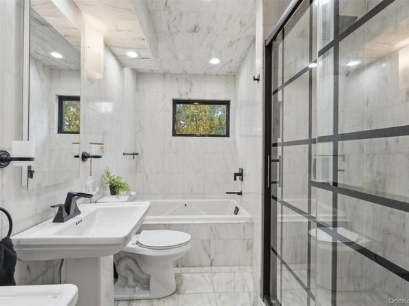 76 Kensington Oval, New Rochelle NY 10805