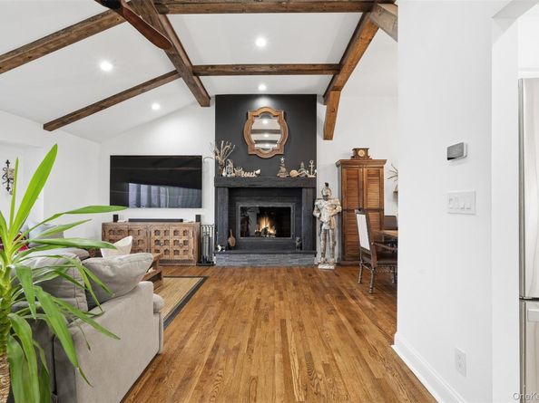 76 Kensington Oval, New Rochelle NY 10805