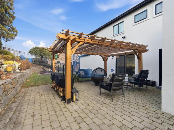 76 Kensington Oval, New Rochelle NY 10805