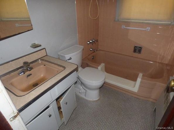 35 Gardner Avenue, Hicksville NY 11801