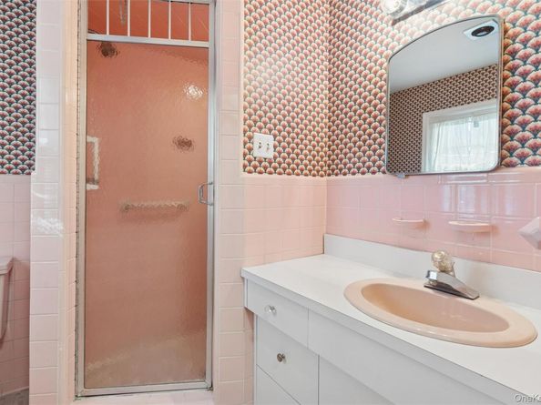 23 Saint Pauls Place, Garden City NY 11530