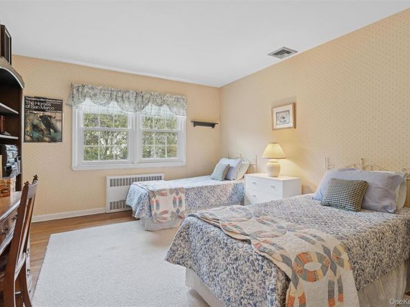 23 Saint Pauls Place, Garden City NY 11530