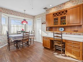 23 Saint Pauls Place, Garden City NY 11530