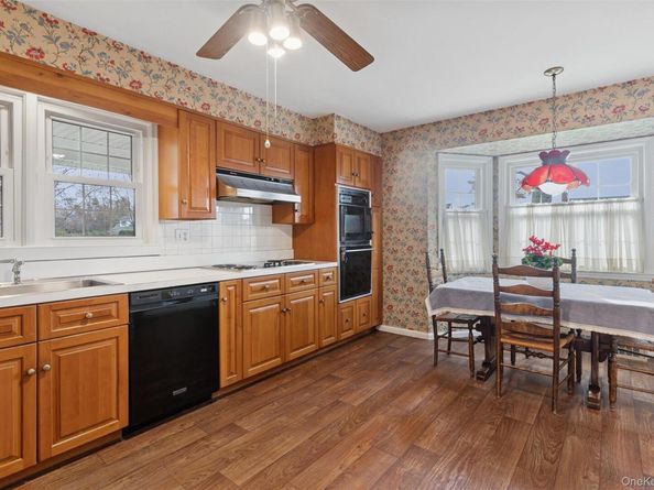 23 Saint Pauls Place, Garden City NY 11530