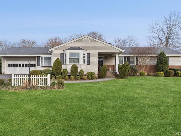 23 Saint Pauls Place, Garden City NY 11530