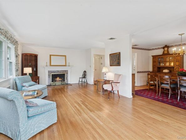 23 Saint Pauls Place, Garden City NY 11530