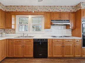 23 Saint Pauls Place, Garden City NY 11530