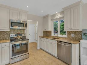 17 Lovell Road, Hampton Bays NY 11946