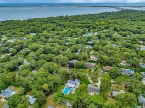 17 Lovell Road, Hampton Bays NY 11946