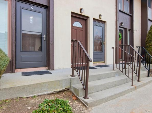 8 Dogwood Court 8, Selden NY 11784