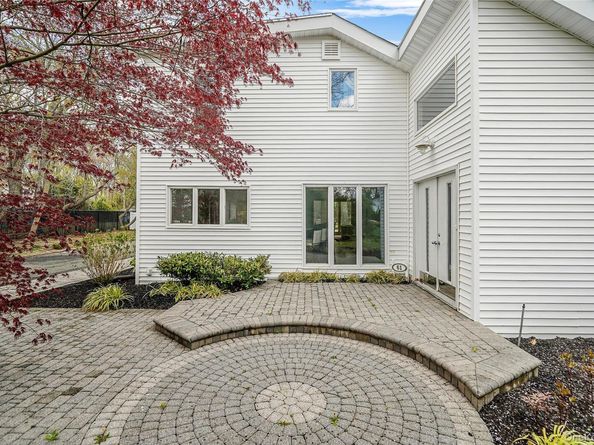 61 Park Avenue, Blue Point NY 11715