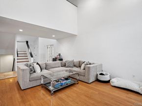 39 Chestnut Lane, Woodbury NY 11797