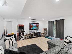 39 Chestnut Lane, Woodbury NY 11797