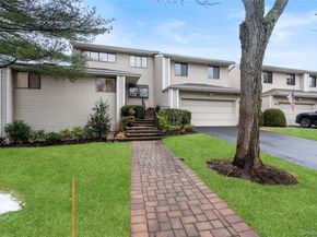 39 Chestnut Lane, Woodbury NY 11797