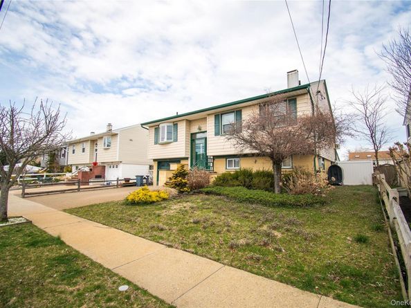 51 E 2nd Street, Freeport NY 11520