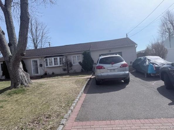 30 Tamarack Street, Central Islip NY 11722