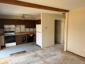 88 Drexelgate Court, Middle Island NY 11953