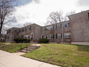 152-06 Jewel Avenue 83A, Flushing NY 11367