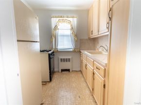 152-06 Jewel Avenue 83A, Flushing NY 11367