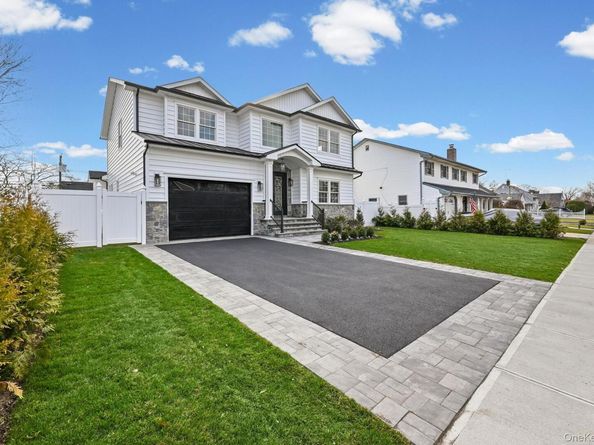 27 Grape Lane, Hicksville NY 11801