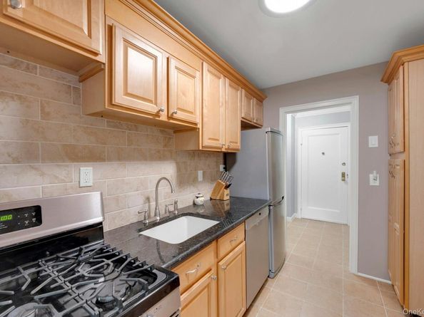 6 Manchester Road 1, Eastchester NY 10709