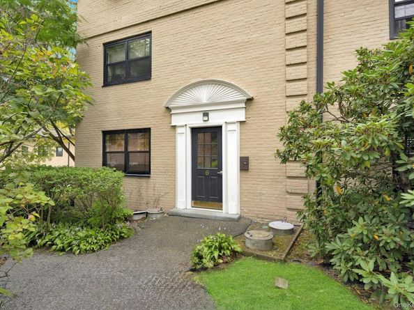 6 Manchester Road 1, Eastchester NY 10709