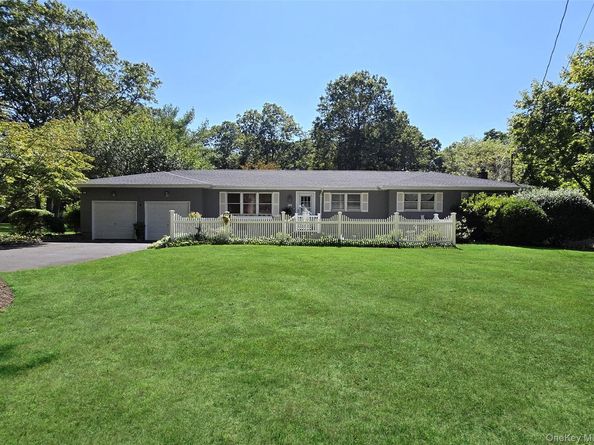 30 Elizabeth Way, Ridge NY 11961