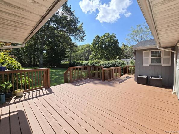 30 Elizabeth Way, Ridge NY 11961