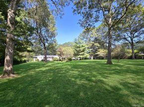 30 Elizabeth Way, Ridge NY 11961