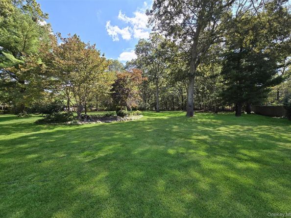 30 Elizabeth Way, Ridge NY 11961