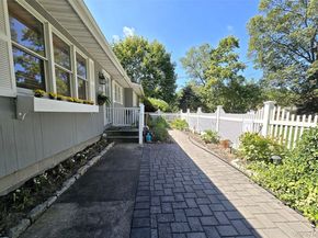 30 Elizabeth Way, Ridge NY 11961