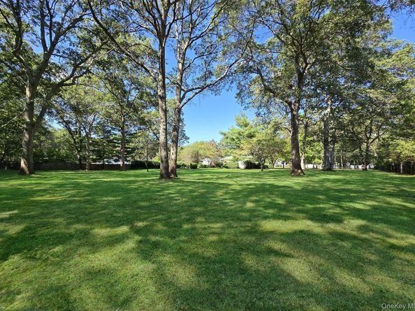 30 Elizabeth Way, Ridge NY 11961