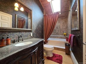 30 Elizabeth Way, Ridge NY 11961