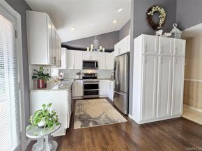30 Elizabeth Way, Ridge NY 11961