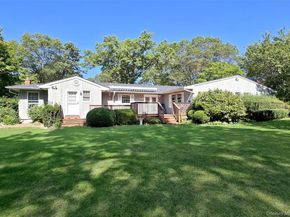 30 Elizabeth Way, Ridge NY 11961