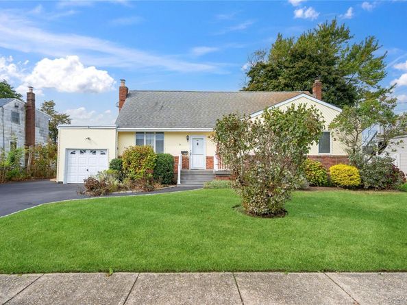 562 Alwick Avenue, West Islip NY 11795