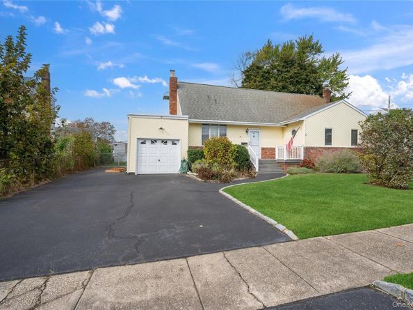 562 Alwick Avenue, West Islip NY 11795