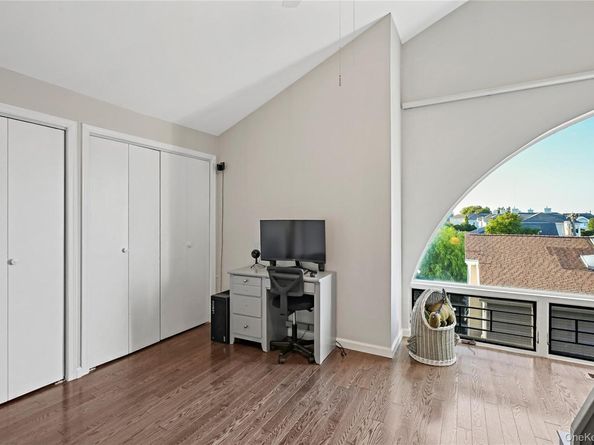 21 Deepwater Way, Bronx NY 10464