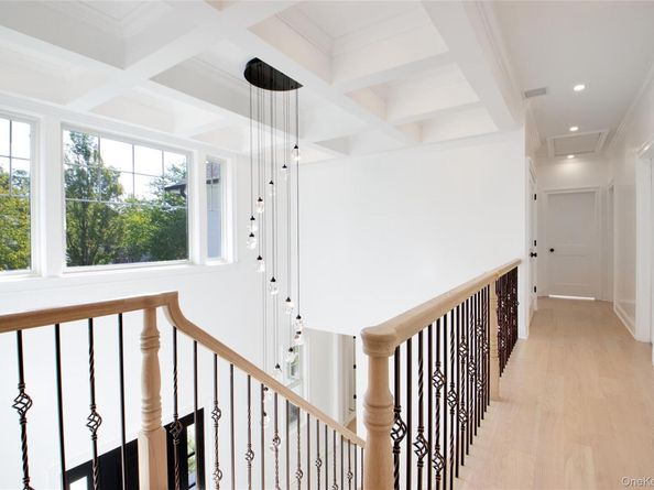 108 Tanners Pond Road, Garden City NY 11530