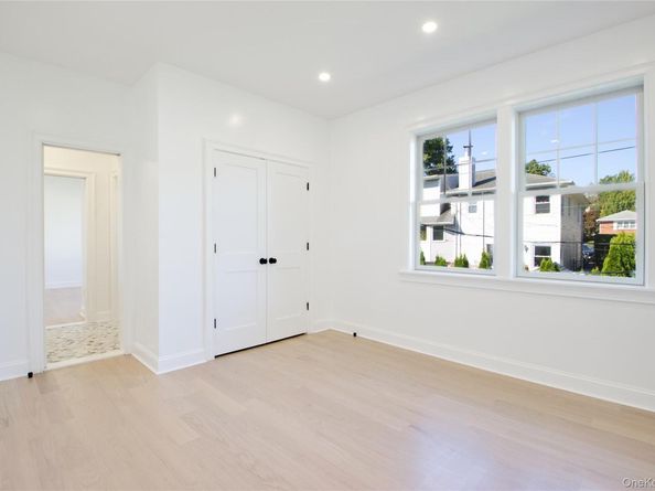 108 Tanners Pond Road, Garden City NY 11530