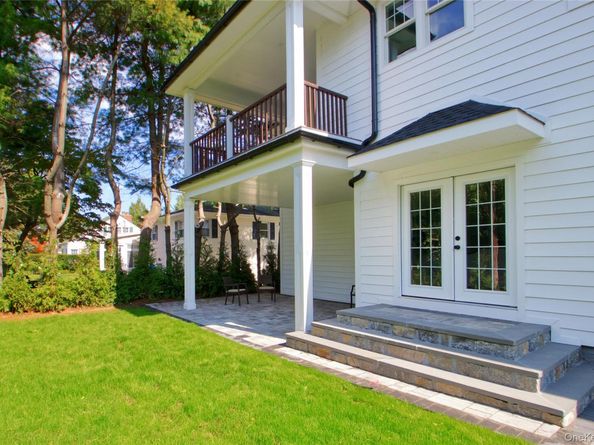 108 Tanners Pond Road, Garden City NY 11530