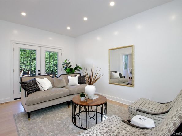 108 Tanners Pond Road, Garden City NY 11530