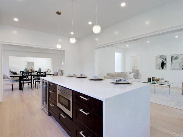 108 Tanners Pond Road, Garden City NY 11530