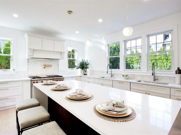 108 Tanners Pond Road, Garden City NY 11530