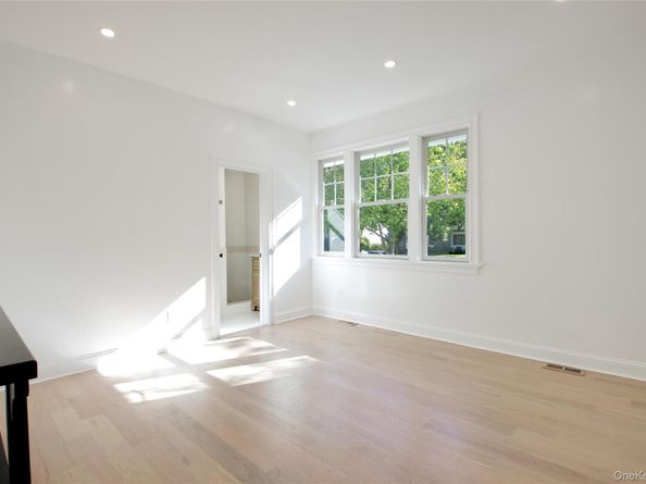 108 Tanners Pond Road, Garden City NY 11530